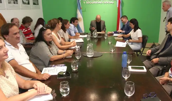 Paritarias: El Gobierno provincial se reúne hoy con estatales y docentes por salarios