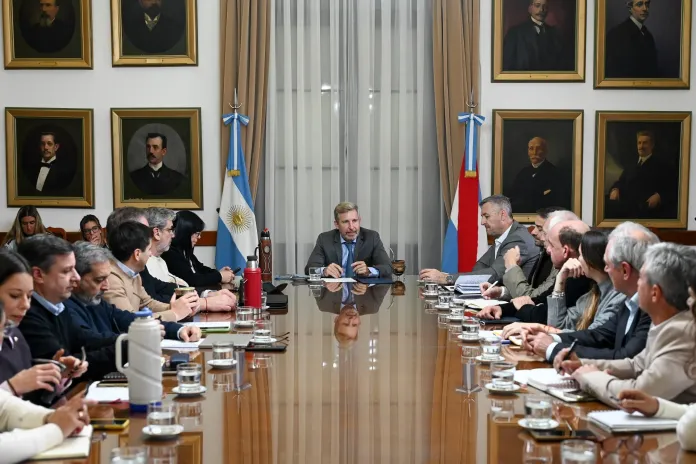 Frigerio y su gabinete detallan avance de las obras viales en Casa Gris