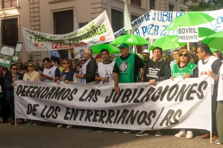 Gobierno provincial enfrenta semana clave por reforma y paritaria docente