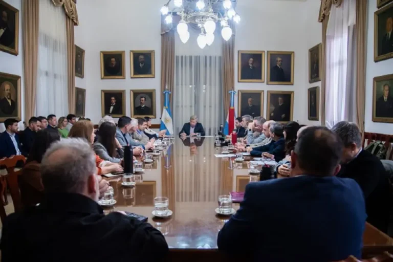 Frigerio encabezó reunión de gabinete para coordinar acciones preventivas ante El Niño