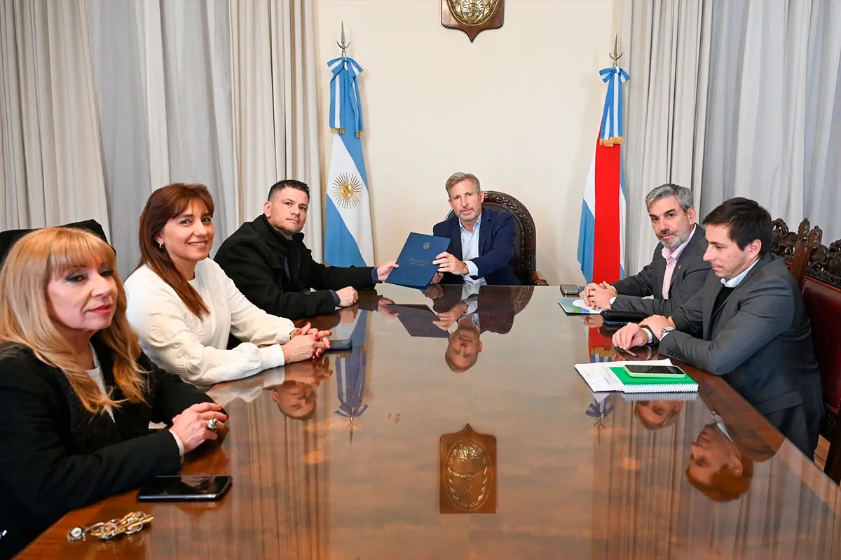 Frigerio y Feliciano firman convenio para infraestructura sanitaria