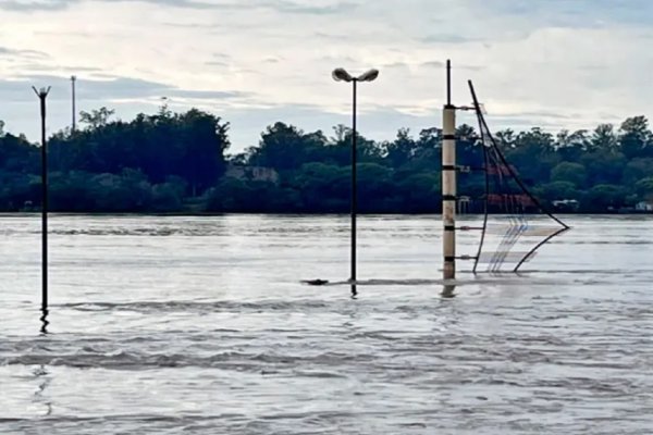 Restringen acceso en la Costanera de Concordia por crecida del río Uruguay
