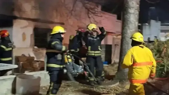 Hombre muere de paro cardíaco tras incendio en su vivienda