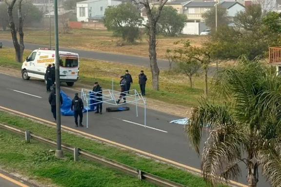 Hombre muere embestido por camión en Paraná