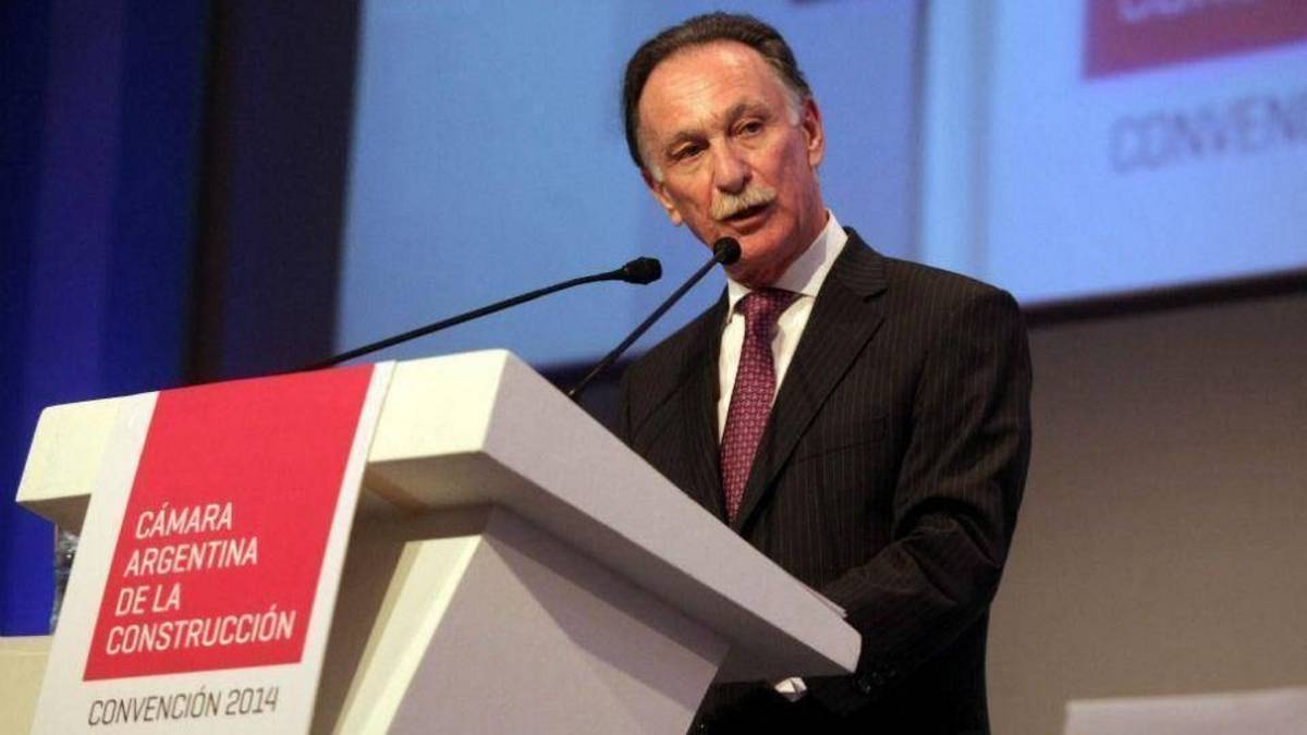 Weiss cuestiona a Milei: excluir obra pública del impuesto a los combustibles es un error