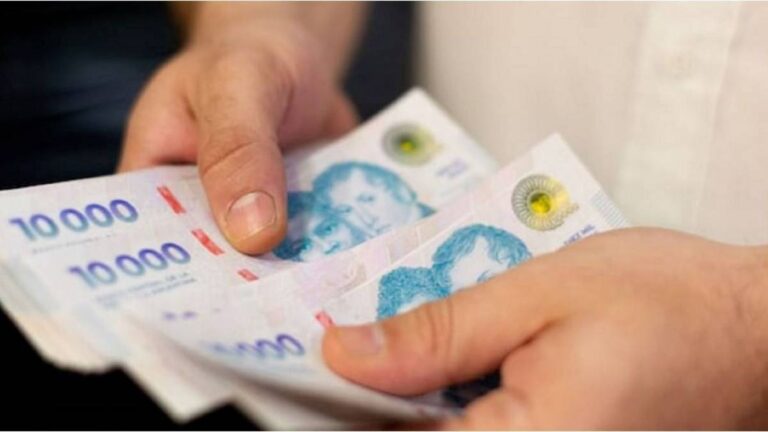 Milei quintuplica morosos: el endeudamiento familiar dispara el riesgo de insolvencia