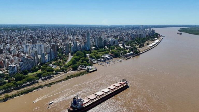 Puertos de granos retoman operaciones normales tras suspensión de decreto