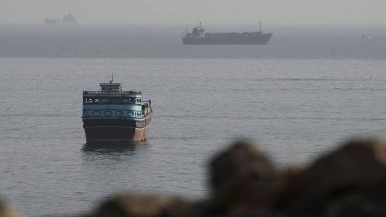 Petróleo sube tras nuevas exigencias de Irán para reabrir el estrecho de Ormuz