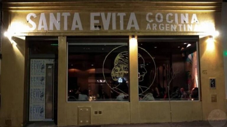 Cierra el icónico restaurante Santa Evita en Palermo: “La culpa es de Milei”