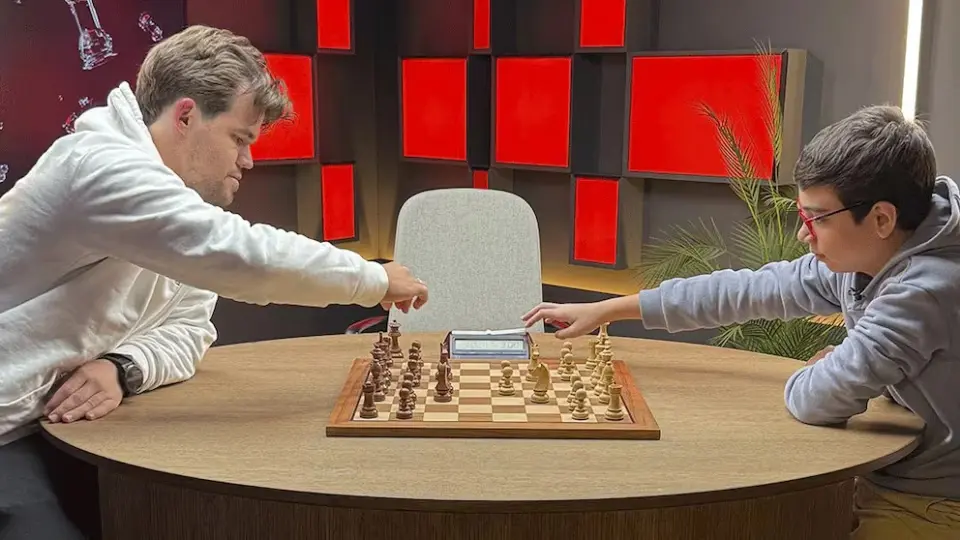 Faustino Oro, de 12 años, vence a Magnus Carlsen: hazaña histórica del ajedrez argentino