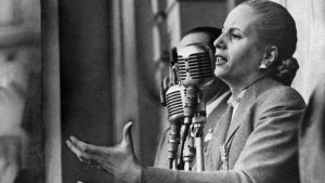 La gira del arcoíris: Evita recorre Europa con paso firme