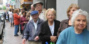 Adultos mayores perdieron casi seis jubilaciones enteras: estudio de la UNDAV