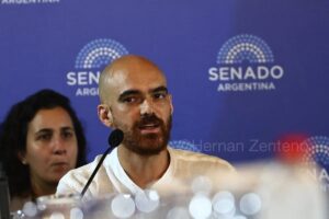 Polémica: Gobierno entrega toda la tierra a manos foráneas sin consulta popular