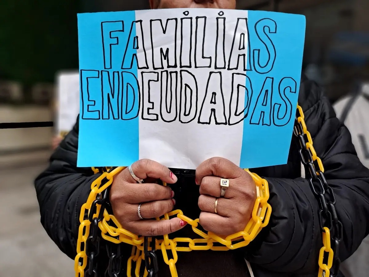 La trampa de las deudas: de las tarjetas y aplicaciones a los prestamistas y usureros