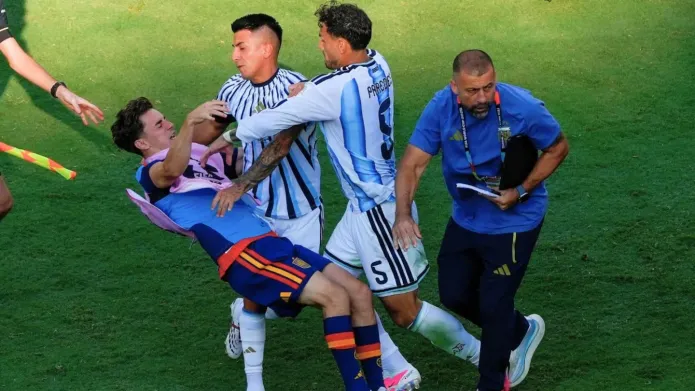 FIFA sanciona a Paredes, Molina, Almada y el “Ratón” Ayala por los incidentes en la Final