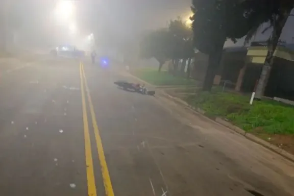 Grave choque de motos en Paraná por niebla: accidente deja heridos
