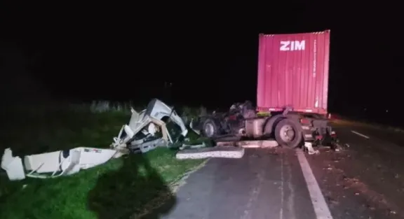 Chofer internado tras choque en Ruta 14
