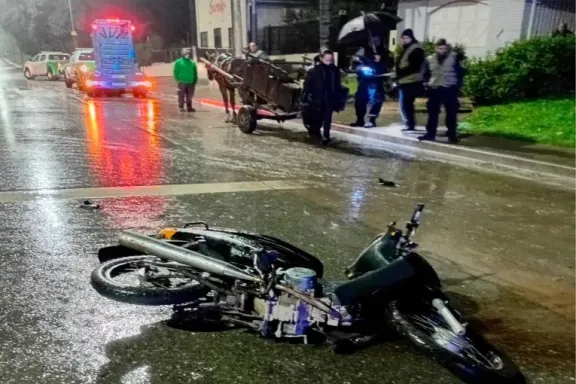 Motociclista sufrió múltiples fracturas tras doble impacto