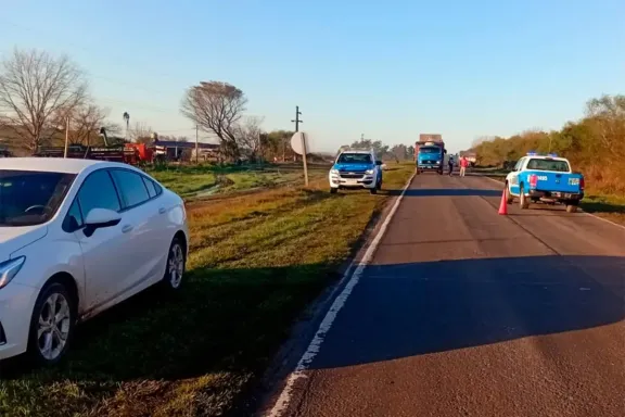 Choque frontal en Ruta 18 deja tres heridos