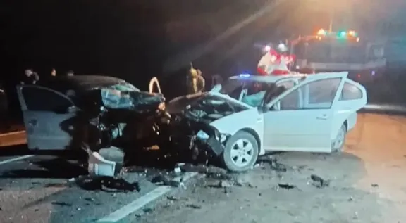 Dos jóvenes en estado grave tras violento choque en ruta