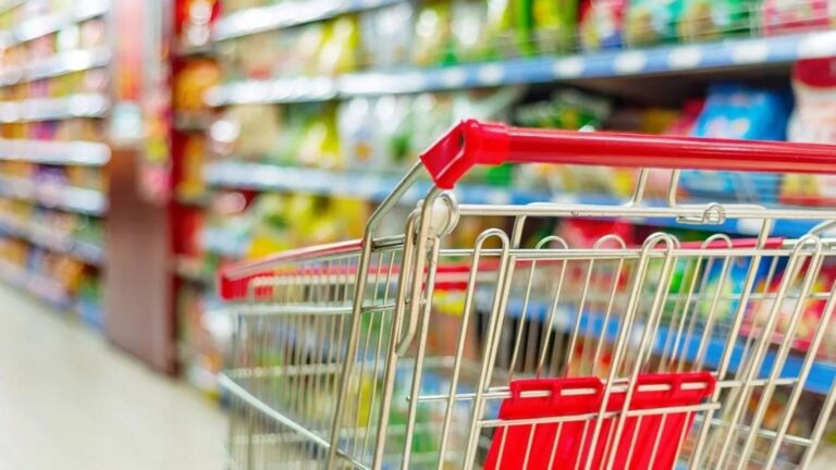 Los alimentos vuelven a tensar la inflación y ponen en duda su caída en septiembre