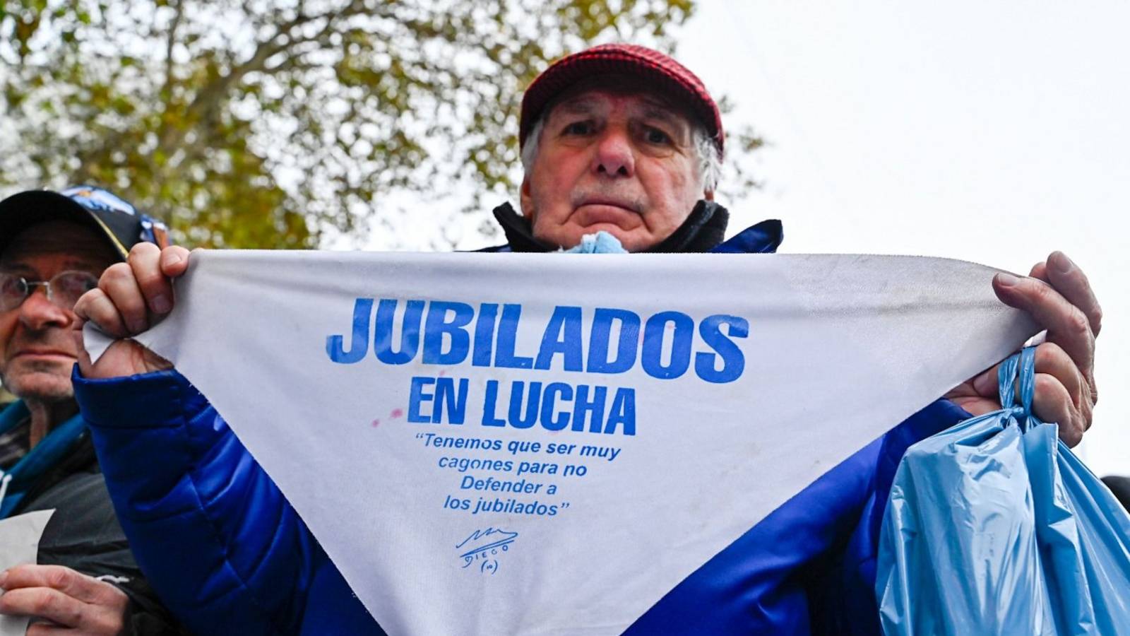 Gobierno congela de nuevo el bono a jubilados: cuánto perdió ante la inflación
