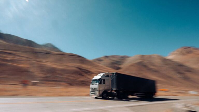 ¿Cuánto gana un camionero en Argentina en septiembre de 2026? El salario que cobra