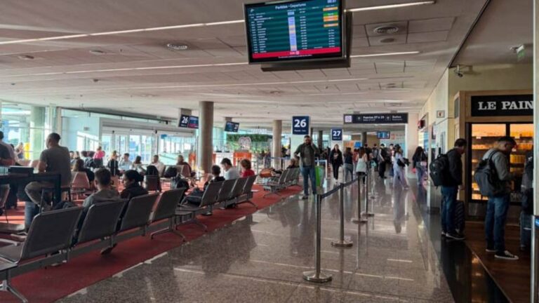 Déficit turístico en Argentina roza los 400.000 visitantes pese al atraso cambiario
