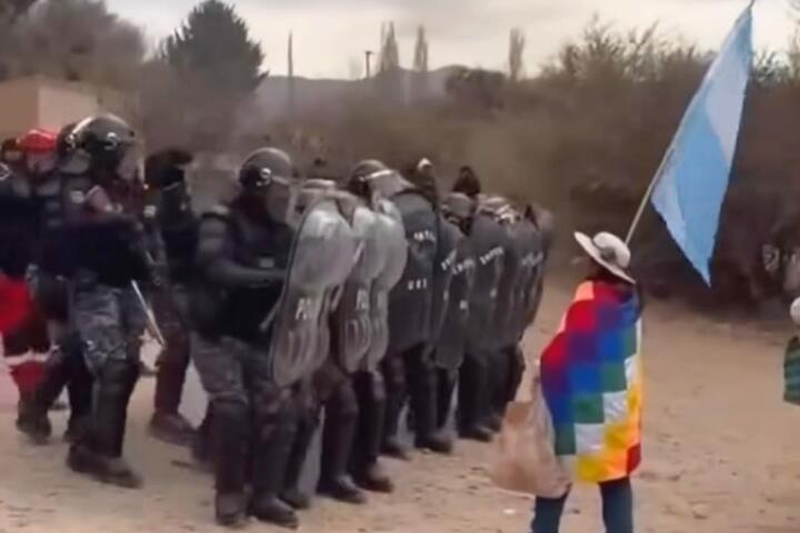 Camina de Jujuy a Buenos Aires para denunciar que la minería secó una laguna