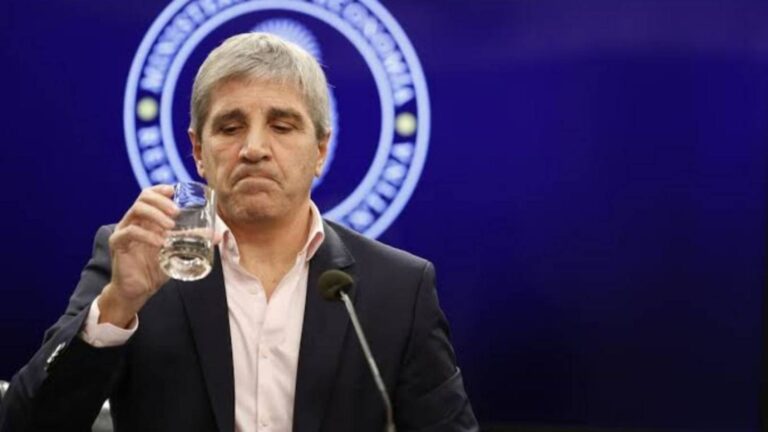 Crisis financiera: el Tesoro intenta refinanciar $8,6 billones para frenar la subida del dólar