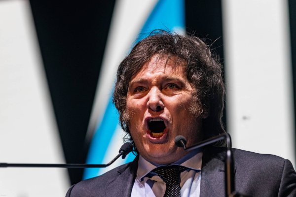 Imagen de Milei se deteriora y su aprobación queda estancada en 42%