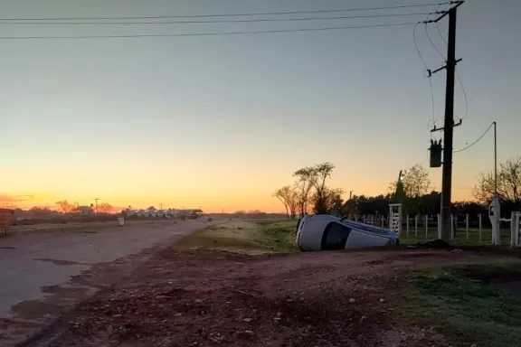 Mujer herida tras volcar su vehículo en la Ruta 18