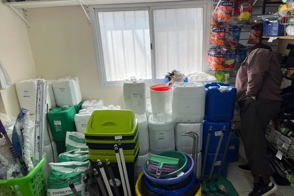 Investigan comercio de bidones de agroquímicos para limpieza