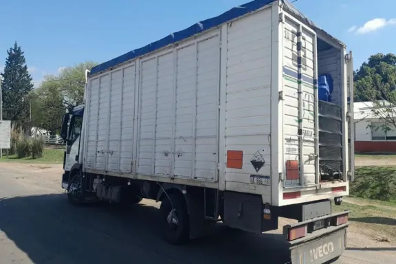 Interceptan un camión con 152 bidones en infracción fitosanitaria