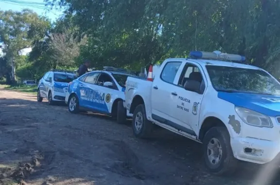 Grave accidente: cae de un camión y es embestido