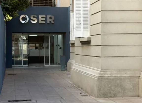 Amparo contra OSER por demora en atención a paciente oncológico