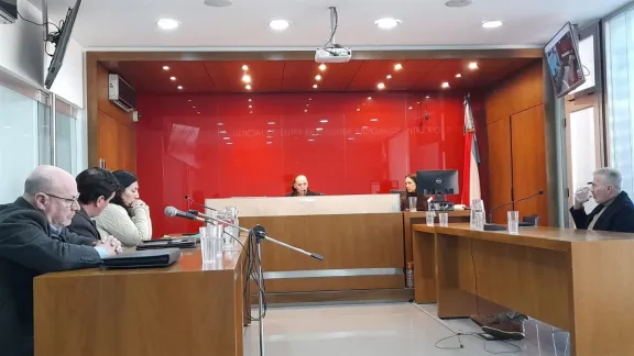 Sólida resolución ratificó embargos a esposa no acusada