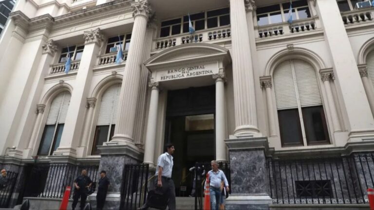 Más de una derrota del BCRA en la timba financiera respaldada por el oro