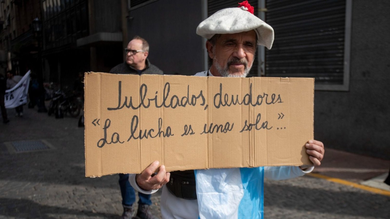 Deudas familiares aumentan sin tregua: refinanciar no alivia