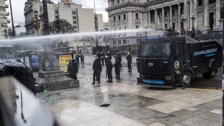 La coraza de un gobierno frágil: el debate opositor y sus múltiples rostros