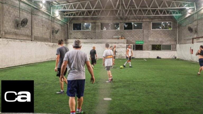 ¿Cuánto cuesta jugar al fútbol 5 con amigos en la crisis?