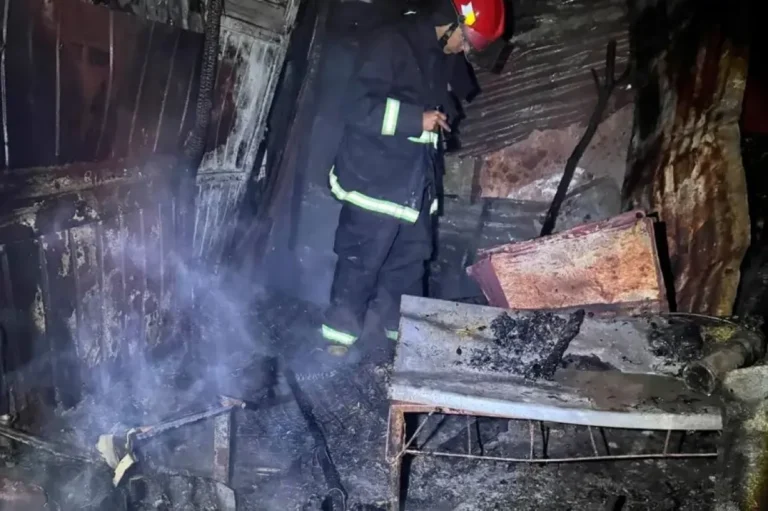 Incendio destruyó tres viviendas y familias piden ayuda