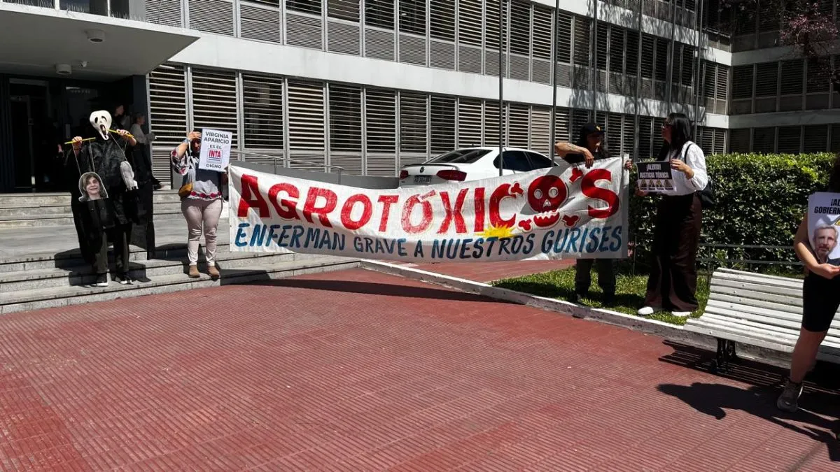 Protesta en Tribunales contra fumigaciones a diez metros
