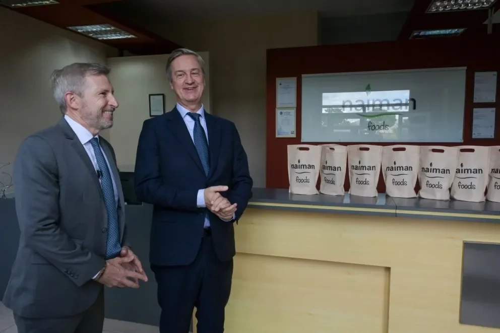 Frigerio entregó el certificado de adhesión al RINI a una exportadora de miel y legumbres de Paraná
