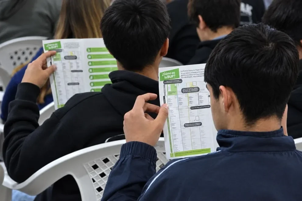 Gobierno provincial continúa capacitando a estudiantes secundarios en la Boleta Única de Papel