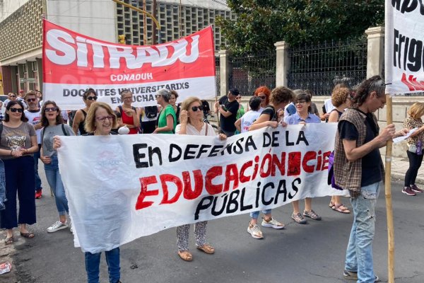 Universitarios marchan por la Ley de Financiamiento tras 72 horas de paro