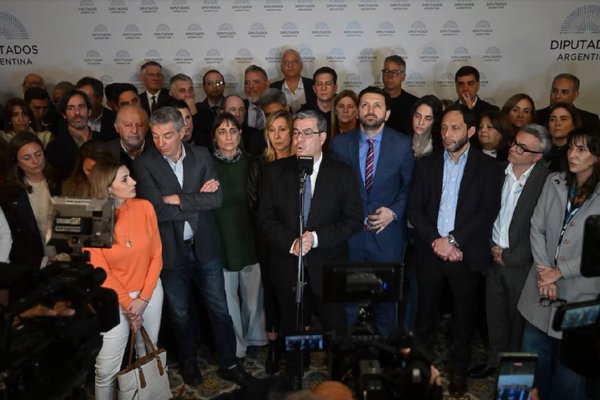 Oposición busca votos para convocar sesión y derogar el mega DNU 70