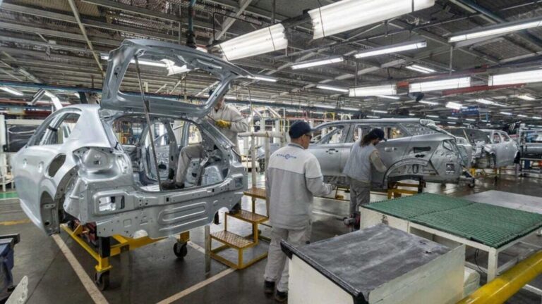 Crisis en Argentina: Peugeot y Fiat podrían cerrar sus plantas ante la caída de ventas